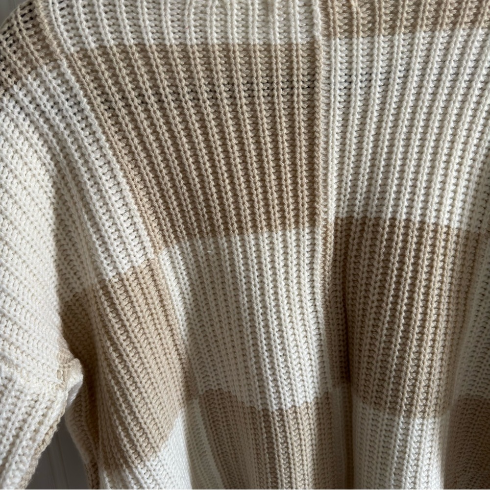 Moon & Madison Beige and Cream Checkered Sweater - Picture 5 of 5
